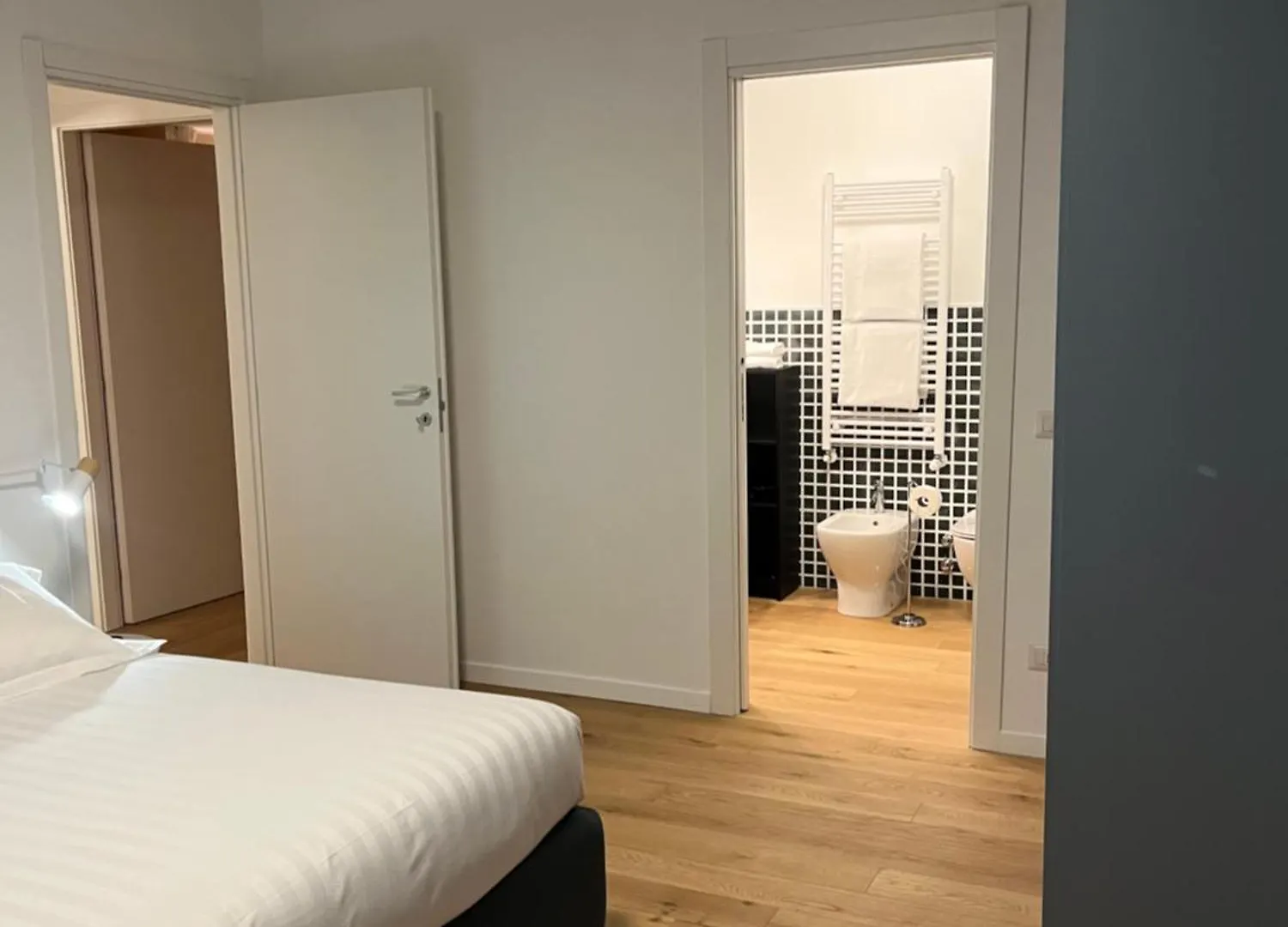 Apartman Fifty Eight Suite Milan Repubblica Three Bedrooms
