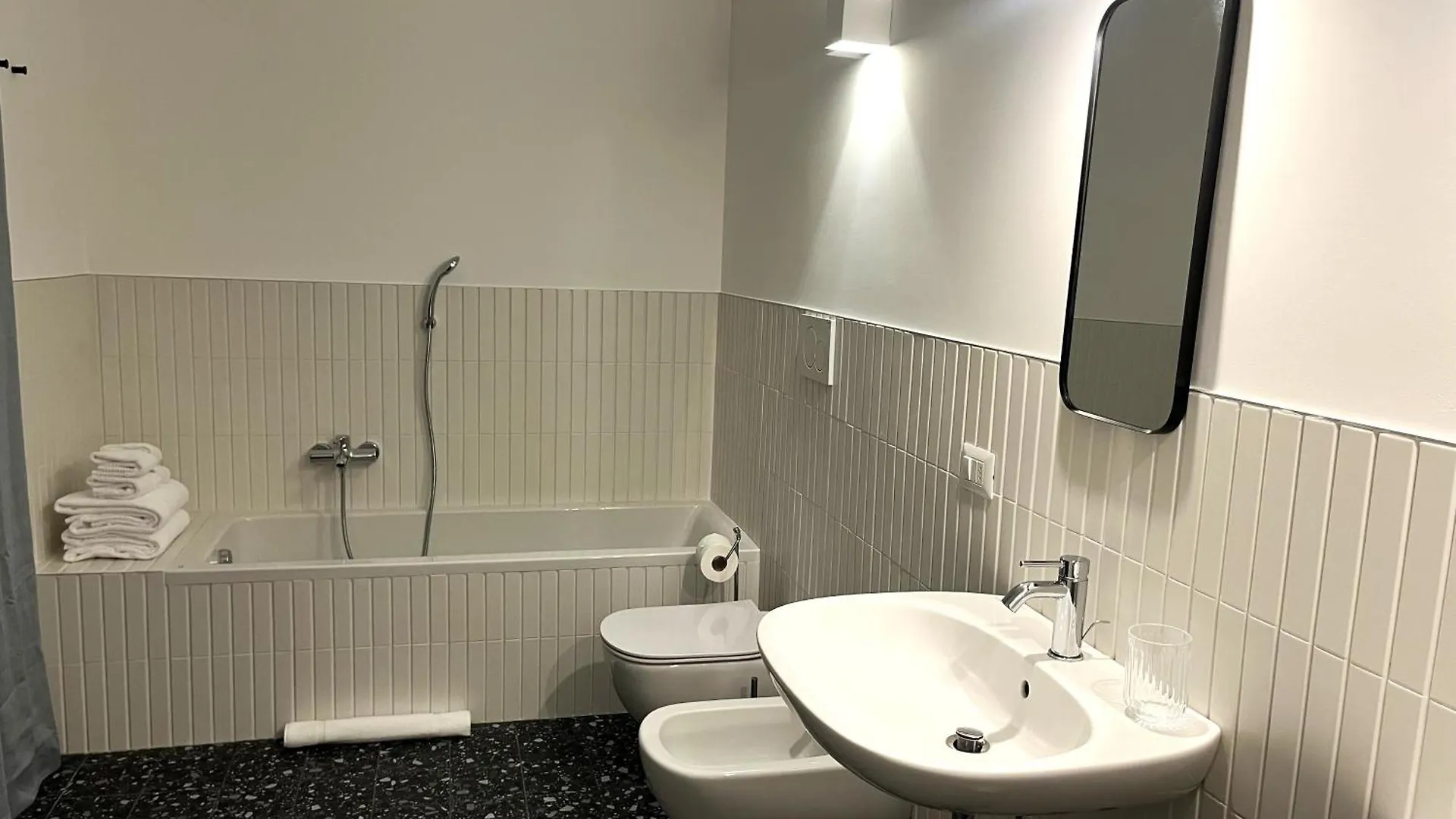 Apartman Fifty Eight Suite Milan Repubblica Three Bedrooms Olaszország